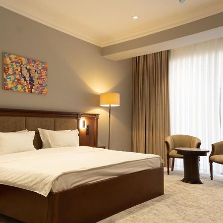 Hotel Mir Luxe Plaza à Tachkent Extérieur photo