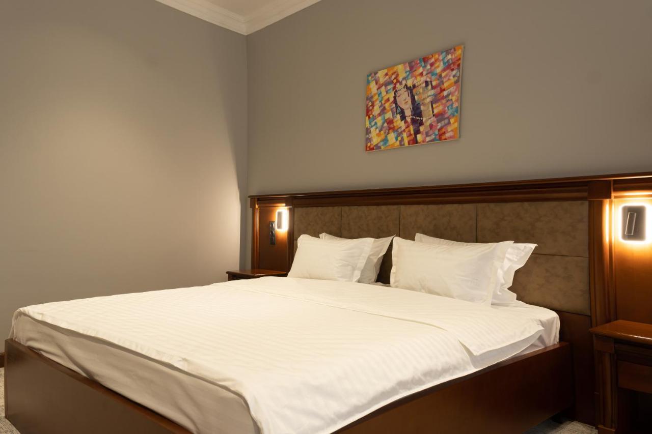 Hotel Mir Luxe Plaza à Tachkent Extérieur photo