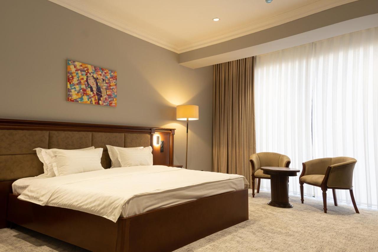 Hotel Mir Luxe Plaza à Tachkent Extérieur photo