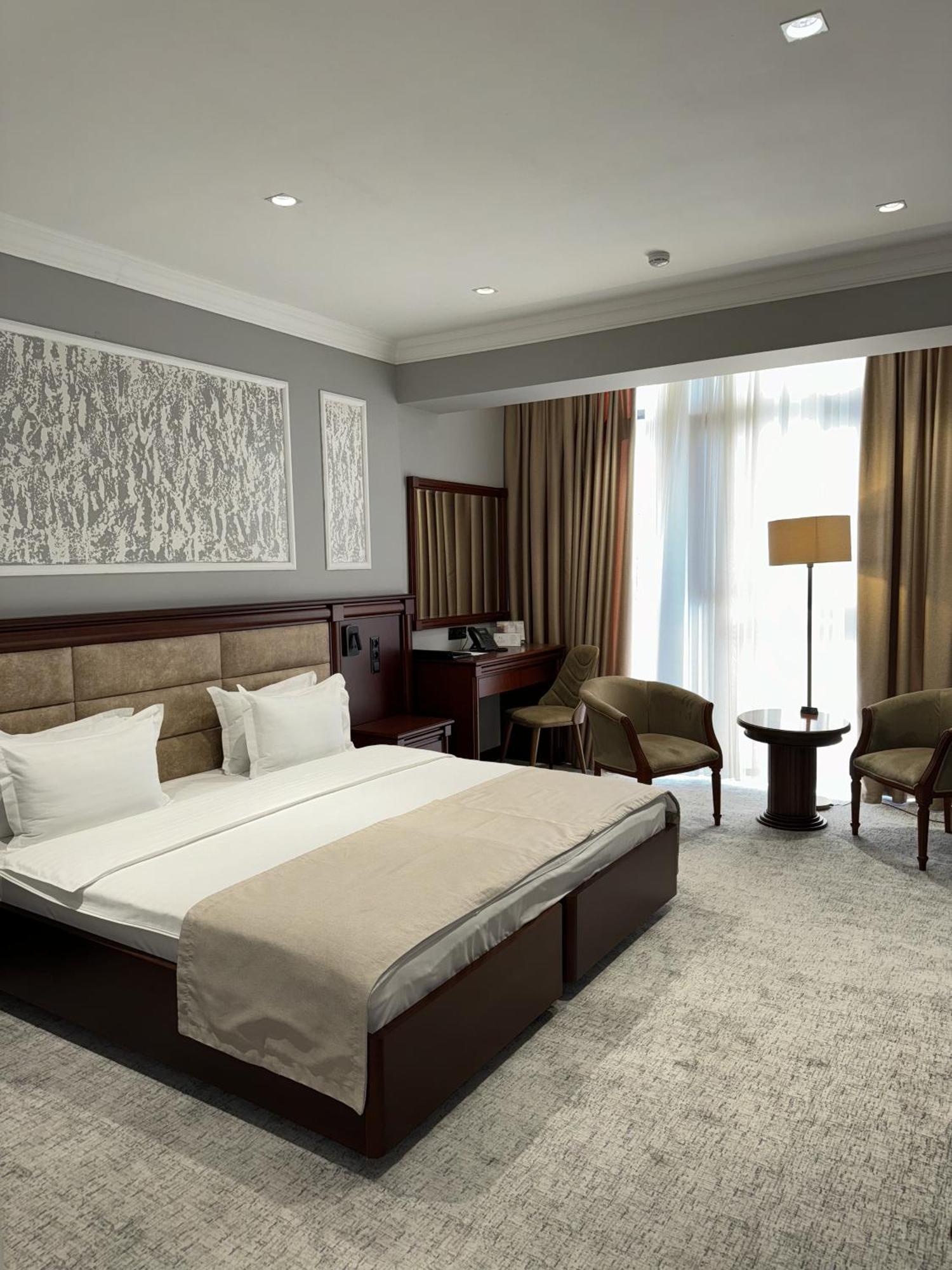 Hotel Mir Luxe Plaza à Tachkent Extérieur photo