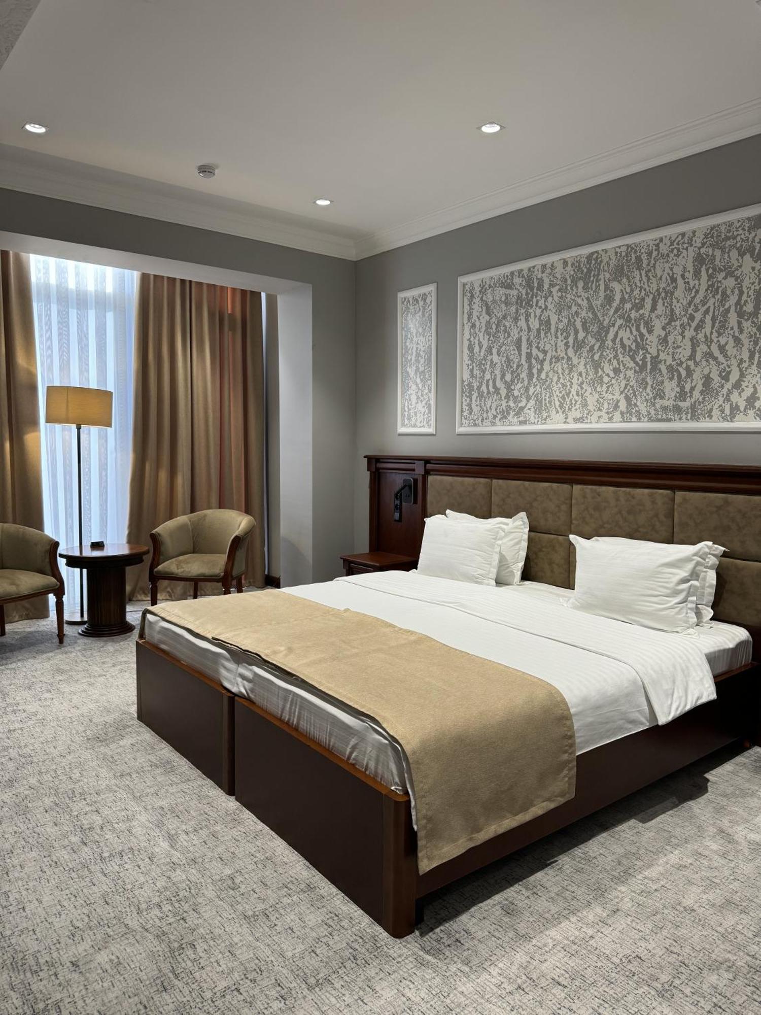 Hotel Mir Luxe Plaza à Tachkent Extérieur photo
