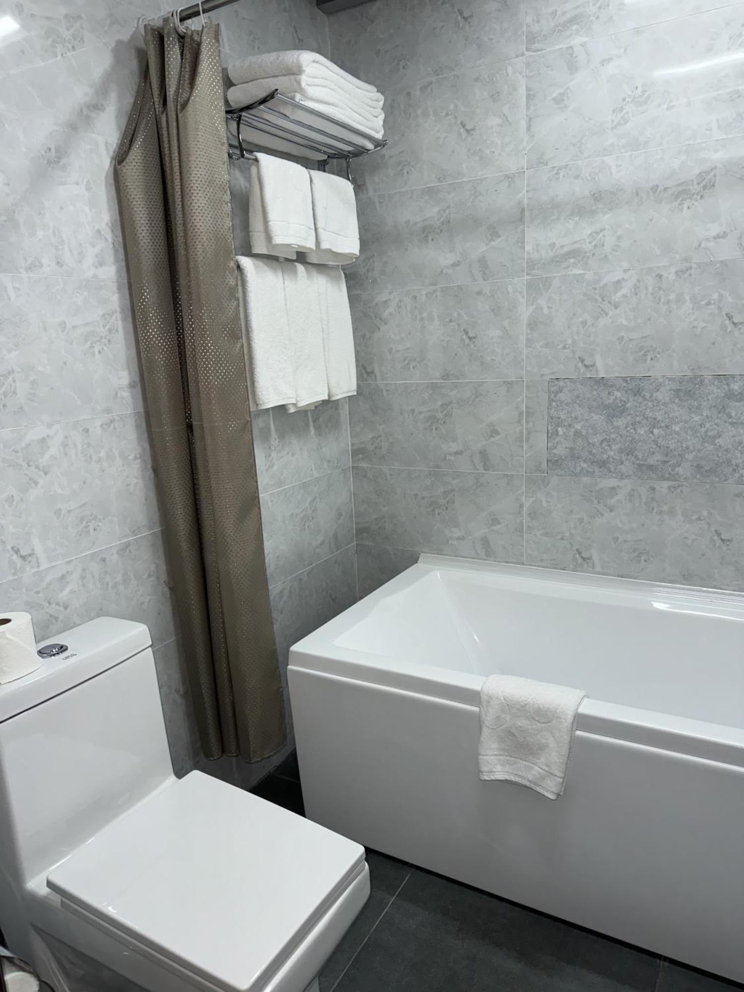 Hotel Mir Luxe Plaza à Tachkent Extérieur photo