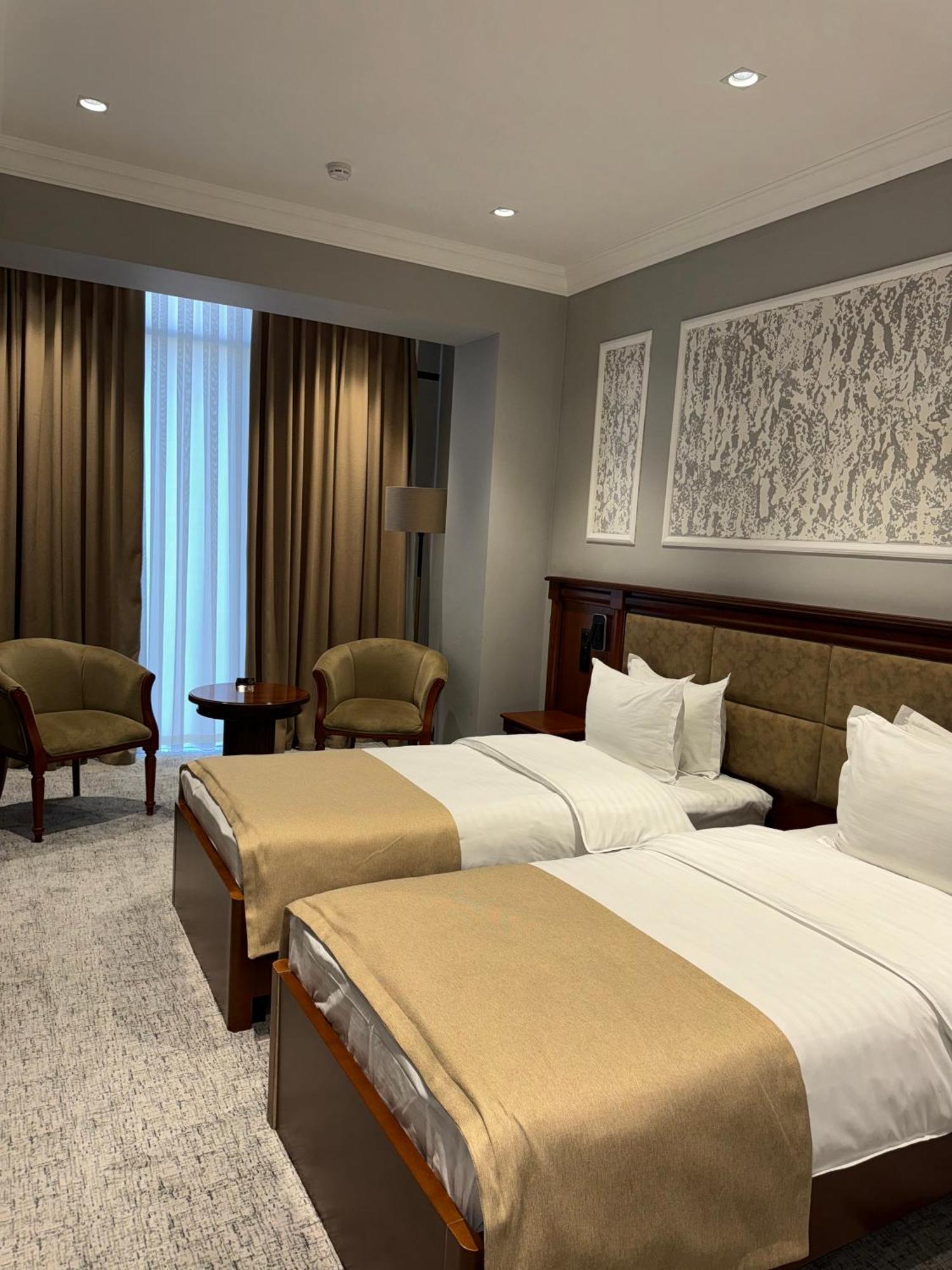 Hotel Mir Luxe Plaza à Tachkent Extérieur photo