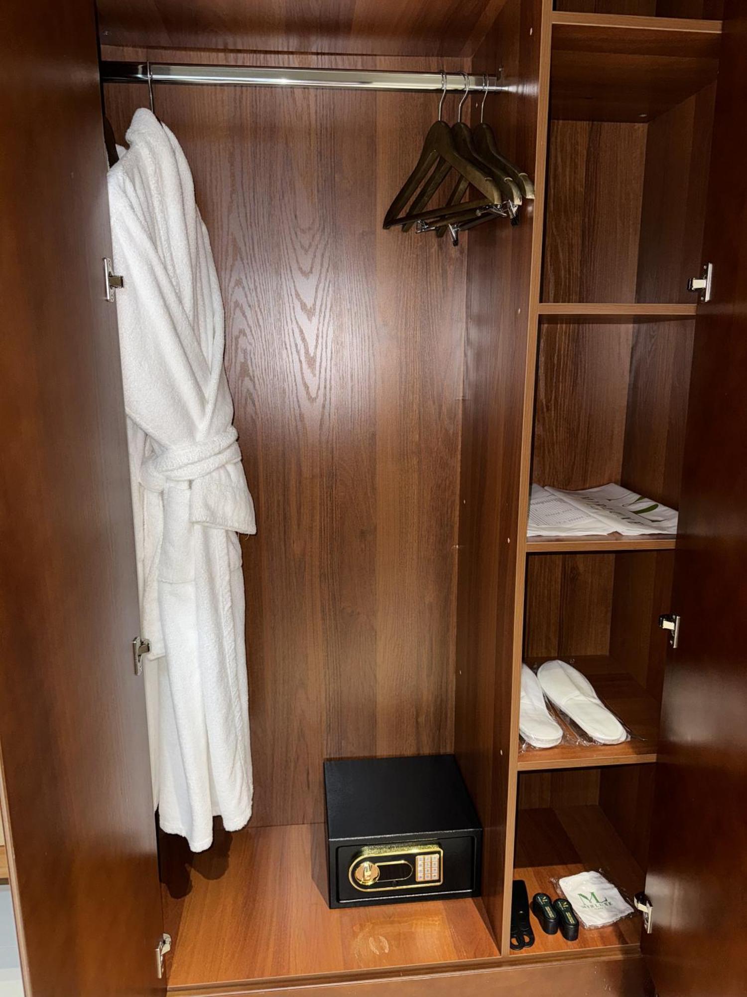 Hotel Mir Luxe Plaza à Tachkent Extérieur photo