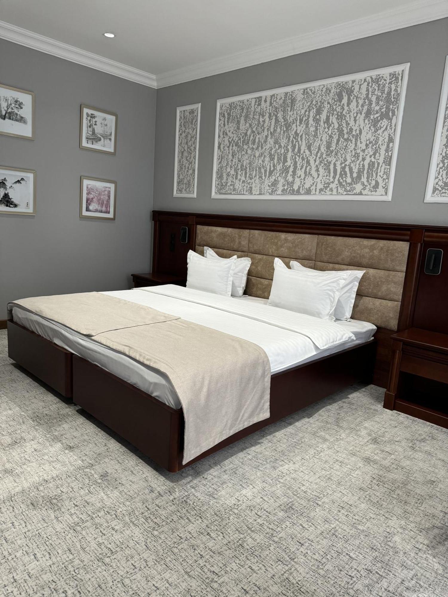 Hotel Mir Luxe Plaza à Tachkent Extérieur photo