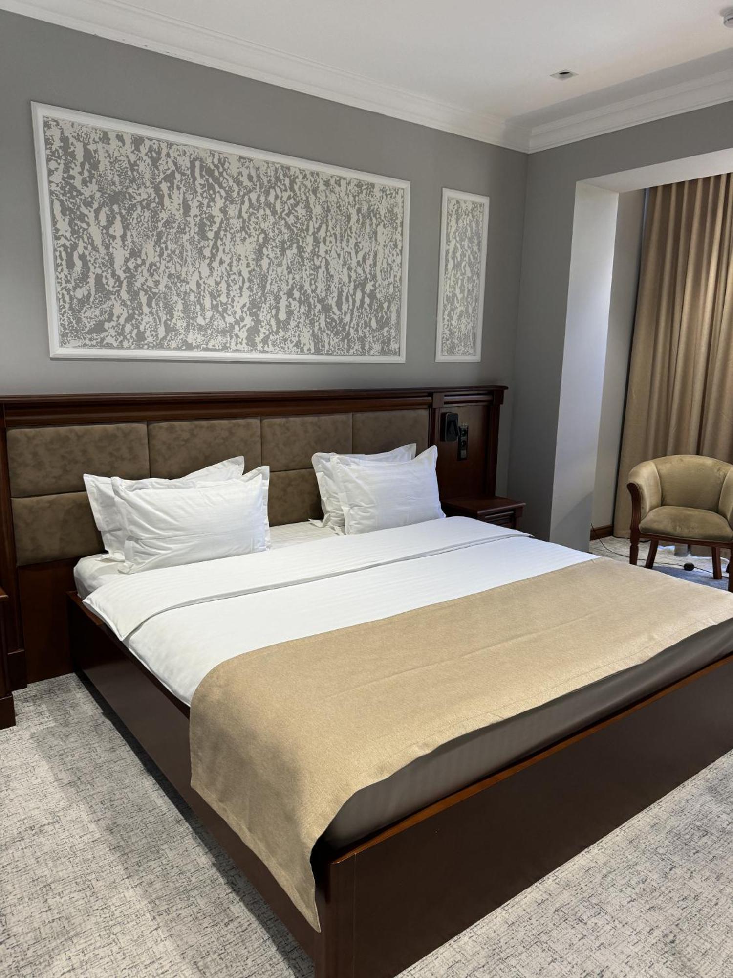 Hotel Mir Luxe Plaza à Tachkent Extérieur photo