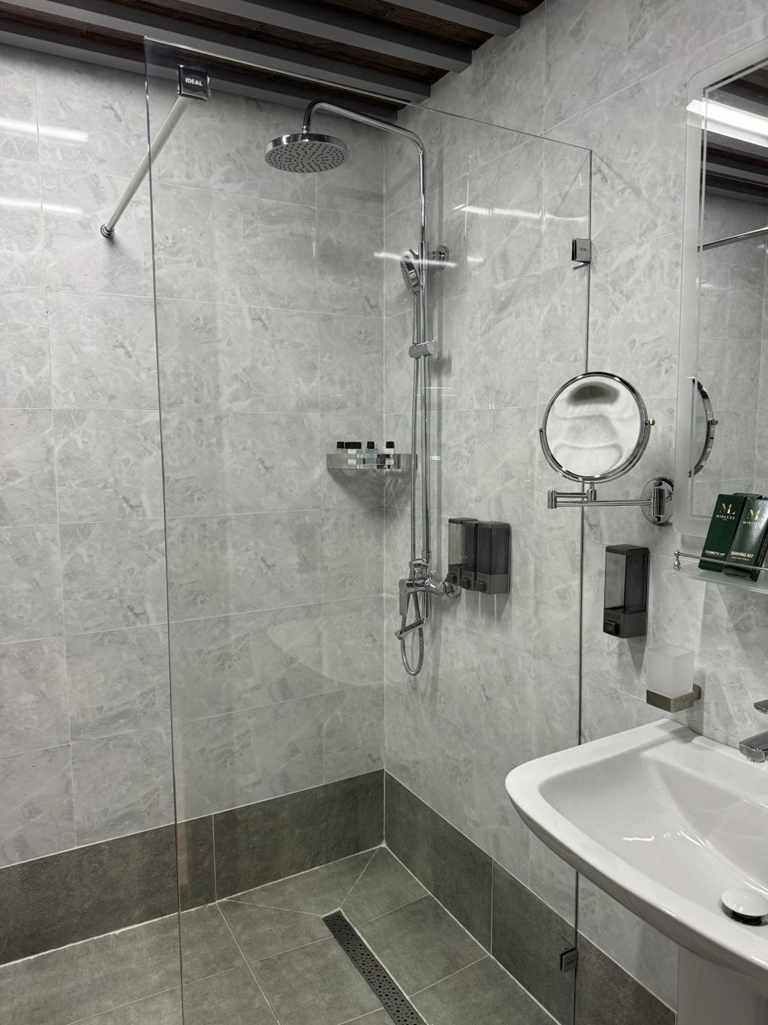 Hotel Mir Luxe Plaza à Tachkent Extérieur photo