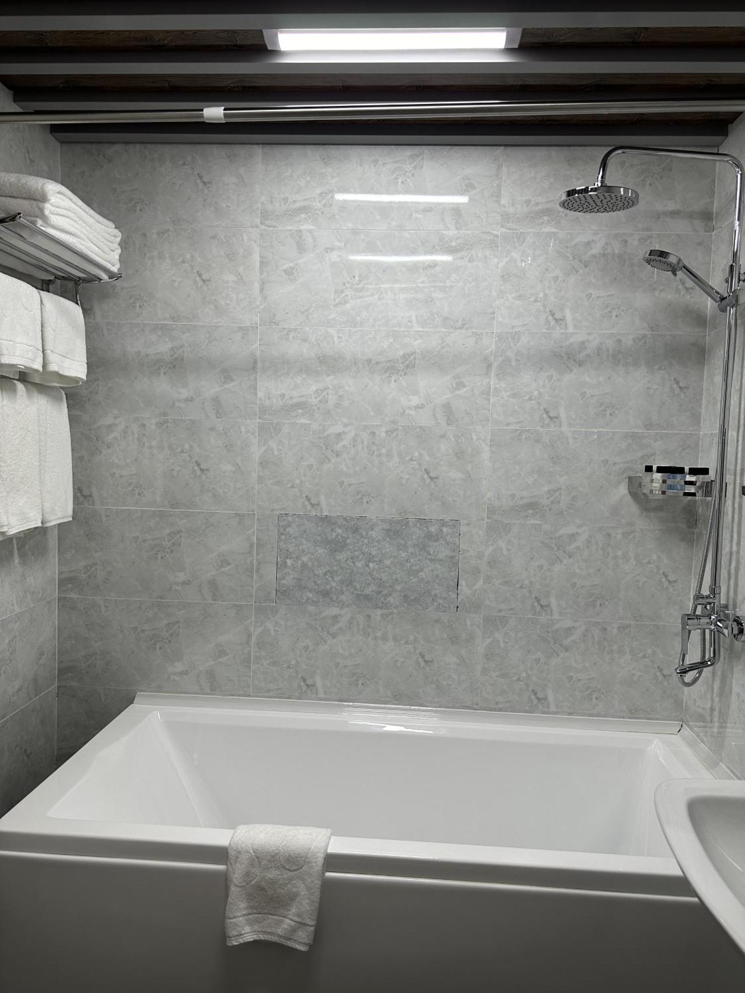 Hotel Mir Luxe Plaza à Tachkent Extérieur photo