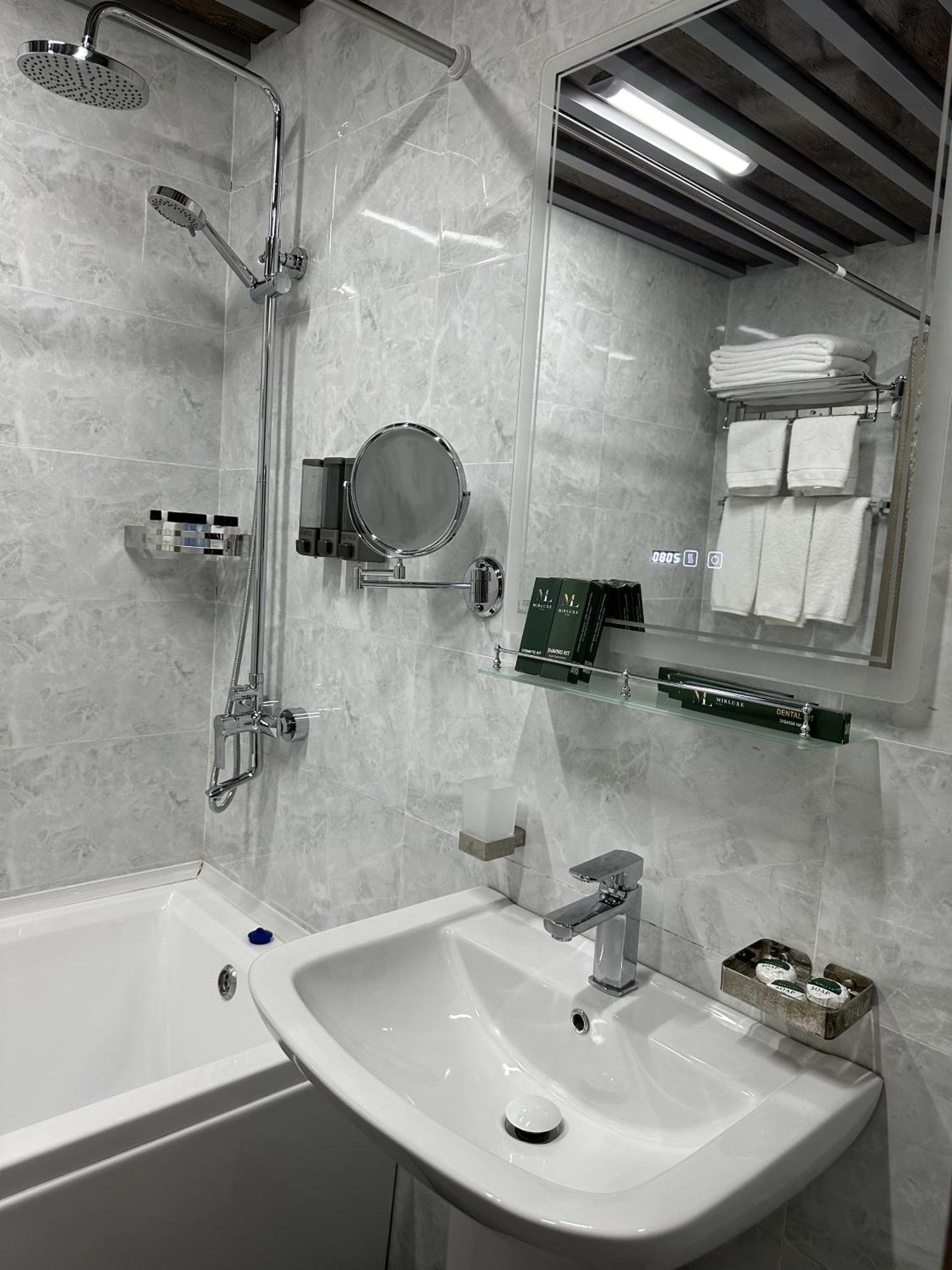 Hotel Mir Luxe Plaza à Tachkent Extérieur photo