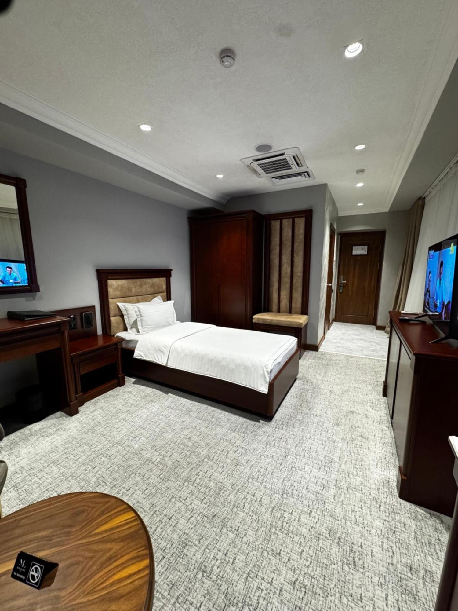 Hotel Mir Luxe Plaza à Tachkent Extérieur photo