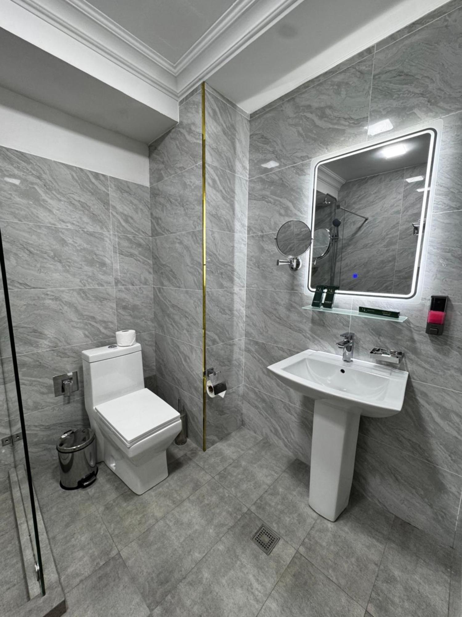 Hotel Mir Luxe Plaza à Tachkent Extérieur photo